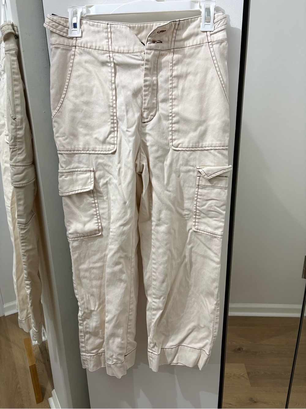 Nicole Miller Cargo Capri Pants in Cream Size Medium